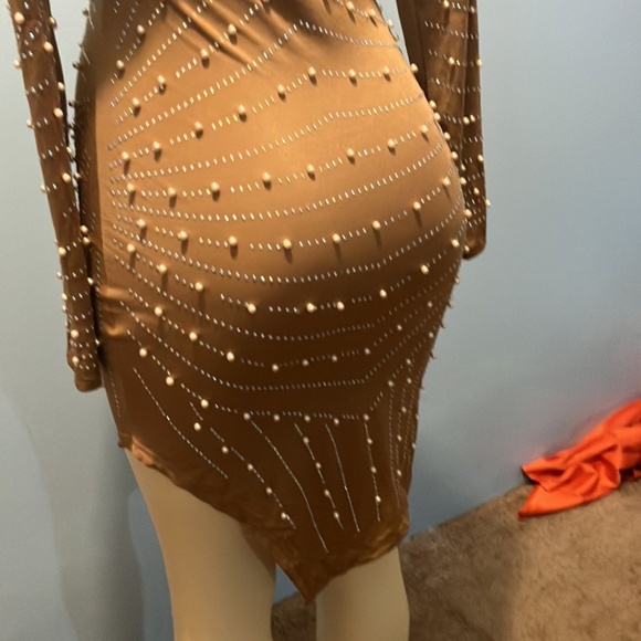 Beautiful brown dress with pearls - Picture 5 of 8
